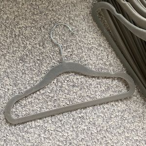 Gray velvet hangers (kids) (20)